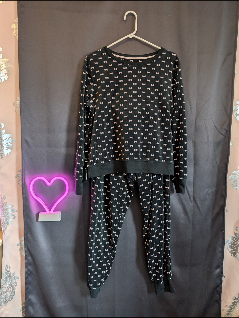 kate spade Black and Pink Bow-Print Lounge Top And Bottoms Set Cozy Pajamas